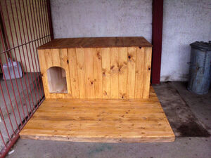 Hundeh&uuml;tte mit D&auml;mmung und Vorraum als Windschutz